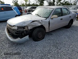 1996 Toyota Camry DX z VIN 4T1BG12K3TU687380, wystawiony jako Copart lot #51465415 z przebiegiem 164 579 mil mil oraz Szkoda całkowita • Salvage title. Historia ofert i sprzedaży dostępna na DreamBid. Obrazek 1.