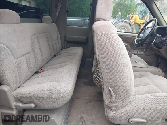1997 Chevrolet Silverado 1500 with VIN 2GCEK19R7V1153946, listed as a IAAI auction lot 42047414 with 196,914 mi miles and . Bid and sale history available at DreamBid. Image 8.