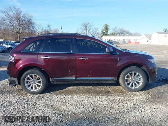 2011 Lincoln MKX z VIN 2LMDJ8JK6BBJ06452, wystawiony jako IAAI lot #41204256 z przebiegiem 129 177 mil mil oraz . Historia ofert i sprzedaży dostępna na DreamBid. Obrazek 14.