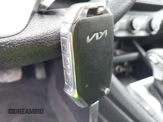 2022 Kia Forte LXS z VIN 3KPF24AD4NE445224, wystawiony jako IAAI lot #41853612 z przebiegiem 29 217 mil mil oraz . Historia ofert i sprzedaży dostępna na DreamBid. Obrazek 11.