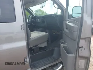2012 Chevrolet Express Passenger 1LT z VIN 1GAZG1FAXC1179373, wystawiony jako IAAI lot #42348209 z przebiegiem 112 719 mil mil oraz . Historia ofert i sprzedaży dostępna na DreamBid. Obrazek 19.