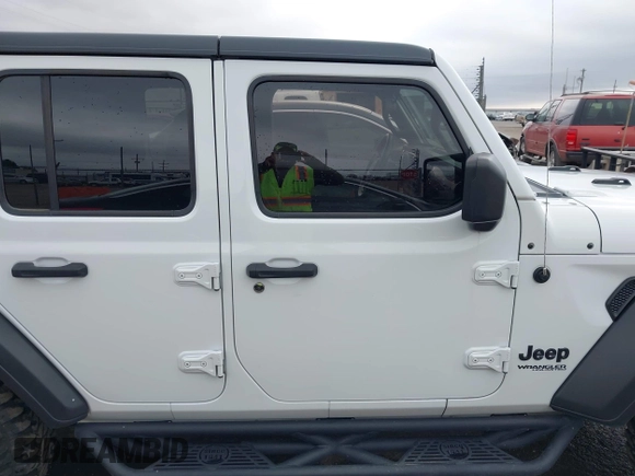2021 Jeep Wrangler Unlimited Sport S with VIN 1C4HJXDG8MW509322, listed as a IAAI auction lot 42110123 with 39,955 mi miles and . Bid and sale history available at DreamBid. Image 14.