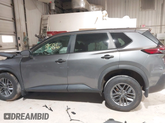 2022 Nissan Rogue S z VIN 5N1BT3AB8NC724554, wystawiony jako IAAI lot #41973586 z przebiegiem Nie podano mil oraz . Historia ofert i sprzedaży dostępna na DreamBid. Obrazek 15.