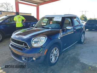 2015 MINI Countryman S z VIN WMWZC5C5XFWP42217, wystawiony jako IAAI lot #41982207 z przebiegiem Nie podano mil oraz . Historia ofert i sprzedaży dostępna na DreamBid. Obrazek 2.