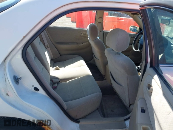 1998 Mazda 626 DX z VIN 1YVGF22CXW5702980, wystawiony jako IAAI lot #41778063 z przebiegiem 104 672 mil mil oraz . Historia ofert i sprzedaży dostępna na DreamBid. Obrazek 8.