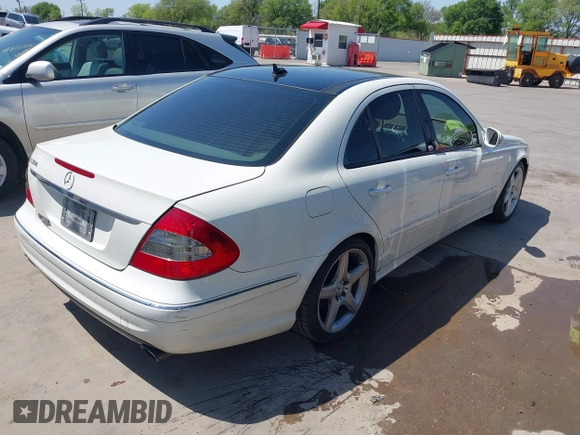 2009 Mercedes-Benz E-Class Luxury 3.5L with VIN WDBUF56X19B430167, listed as a IAAI auction lot 41862354 with 170,835 mi miles. Bid and sale history available at carsss.com. Image 4.