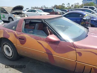 1984 Chevrolet Corvette z VIN 1G1AY0780E5114446, wystawiony jako IAAI lot #42290916 z przebiegiem 57 927 mil mil oraz . Historia ofert i sprzedaży dostępna na DreamBid. Obrazek 6.