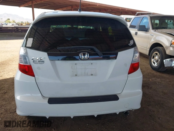 2012 Honda Fit Sport with VIN JHMGE8H55CC000608, listed as a IAAI auction lot 42025275 with 111,621 mi miles. Bid and sale history available at carsss.com. Image 16.