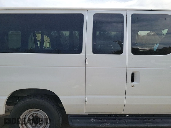 2013 Ford Econoline Passenger XL z VIN 1FBSS3BL5DDA49371, wystawiony jako IAAI lot #42520998 z przebiegiem 62 763 mil mil oraz . Historia ofert i sprzedaży dostępna na DreamBid. Obrazek 42.