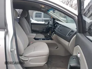 2017 Kia Sedona L with VIN KNDMA5C17H6271663, listed as a IAAI auction lot 41492437 with 338,875 mi miles. Bid and sale history available at carsss.com. Image 5.