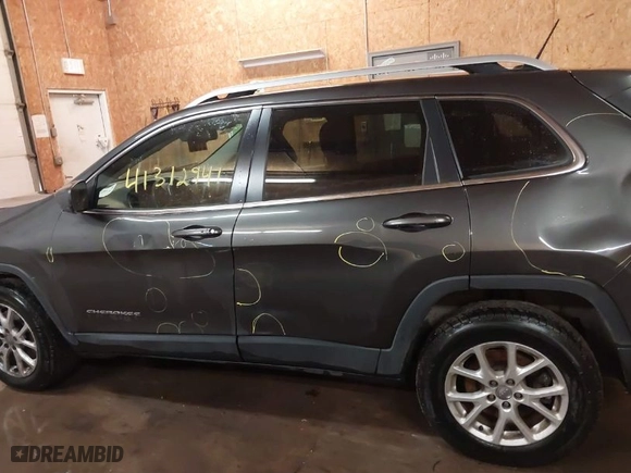 2014 Jeep Cherokee Latitude with VIN 1C4PJMCS7EW220059, listed as a IAAI auction lot 41312941 with 187,821 mi miles. Bid and sale history available at carsss.com. Image 14.