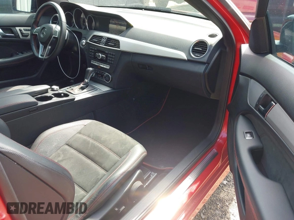 2013 Mercedes-Benz C 250 с VIN WDDGJ4HB9DF963125, выставлен на аукционе IAAI как лот 42725863 с пробегом 71 413 миль миль и . История ставок и продаж доступна на DreamBid. Изображение 5.