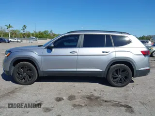 2022 Volkswagen Atlas SE z VIN 1V2HR2CA9NC518394, wystawiony jako IAAI lot #41702134 z przebiegiem 28 685 mil mil oraz . Historia ofert i sprzedaży dostępna na DreamBid. Obrazek 15.