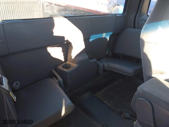 2002 Ford Ranger XL Fleet with VIN 1FTYR44V62PB22992, listed as a IAAI auction lot 40501493 with 211,517 mi miles. Bid and sale history available at carsss.com. Image 5.