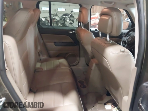 2015 Jeep Patriot Latitude z VIN 1C4NJRFB9FD417747, wystawiony jako IAAI lot #42527555 z przebiegiem 290 316 mil mil oraz . Historia ofert i sprzedaży dostępna na DreamBid. Obrazek 8.
