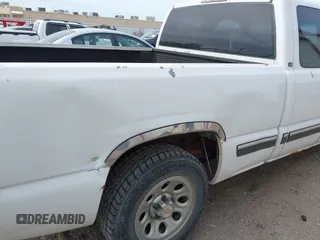 2001 Chevrolet Silverado 1500 LS with VIN 2GCEC19T911351401, listed as a IAAI auction lot 41991090 with 182,435 mi miles. Bid and sale history available at carsss.com. Image 6.