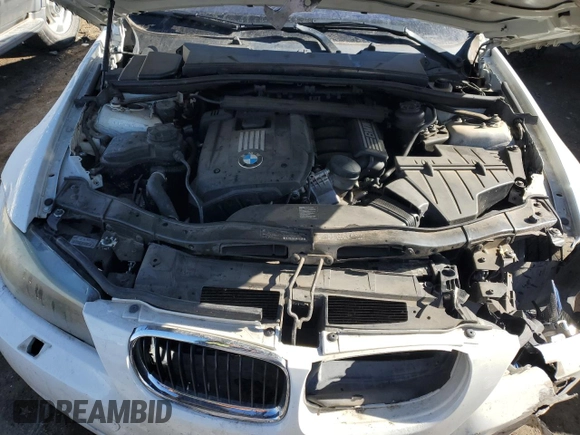 2011 BMW 3 Series 328i xDrive z VIN WBAPK5G54BNN28957, wystawiony jako Copart lot #41448975 z przebiegiem 184 889 mil mil oraz Szkoda całkowita • Salvage title. Historia ofert i sprzedaży dostępna na DreamBid. Obrazek 11.