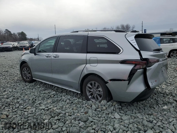 2025 Toyota Sienna XLE with VIN 5TDJRKEC7SS227680, listed as a Copart auction lot 48118175 with 1,085 mi miles and Salvage Title. Bid and sale history available at carsss.com. Image 2.