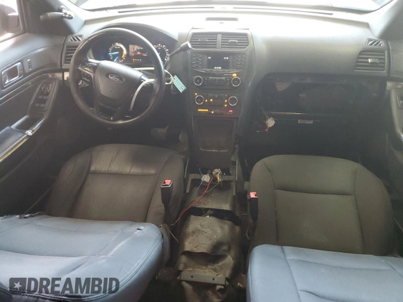 2017 Ford Police Interceptor Utility z VIN 1FM5K8AR1HGD13925, wystawiony jako Copart lot #64199685 z przebiegiem 141 995 mil mil oraz Czysty tytuł • Clean title. Historia ofert i sprzedaży dostępna na DreamBid. Obrazek 8.