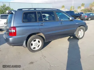 2006 Toyota Highlander w/3rd Row with VIN JTEEP21A560157211, listed as a IAAI auction lot 41879638 with 176,010 mi miles. Bid and sale history available at carsss.com. Image 4.