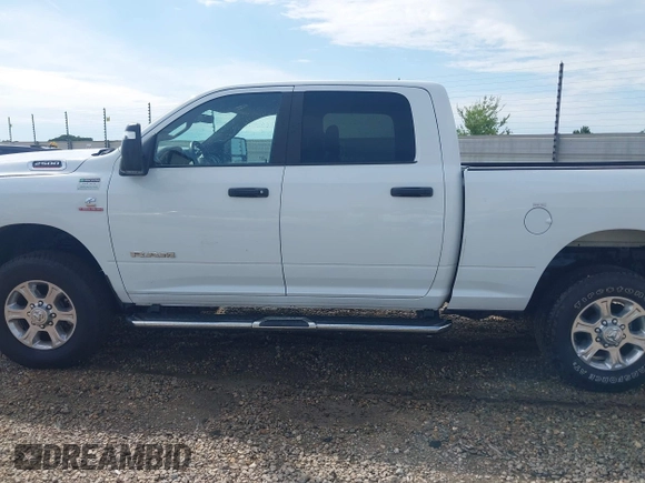 2024 Ram 2500 Big Horn z VIN 3C6UR5DL1RG338631, wystawiony jako IAAI lot #42608233 z przebiegiem 34 989 mil mil oraz . Historia ofert i sprzedaży dostępna na DreamBid. Obrazek 14.