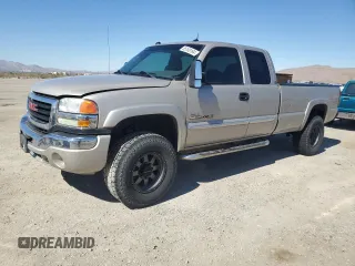 2005 GMC Sierra 2500HD SLT with VIN 1GTHK29255E179899, listed as a Copart auction lot 65168184 with 233,160 mi miles and Salvage title. Bid and sale history available at DreamBid. Image 1.