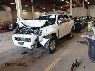 2021 Toyota 4Runner SR5 z VIN JTEMU5JR0M5902037, wystawiony jako IAAI lot #41998628 z przebiegiem 102 931 mil mil oraz . Historia ofert i sprzedaży dostępna na DreamBid. Obrazek 18.