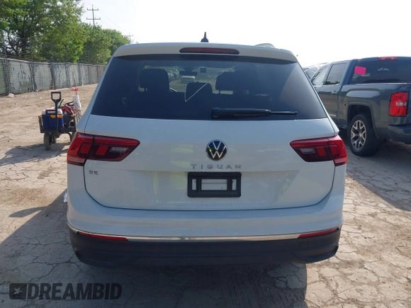 2024 Volkswagen Tiguan SE with VIN 3VV3B7AX9RM098307, listed as a IAAI auction lot 41941586 with 16,945 mi miles and . Bid and sale history available at DreamBid. Image 16.