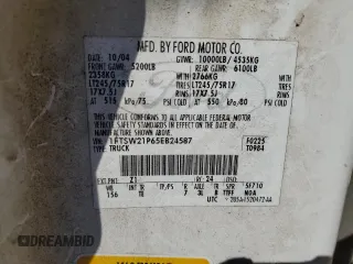 2005 Ford F-250 XL с VIN 1FTSW21P65EB24587, выставлен на аукционе Copart как лот 56990005 с пробегом 201 930 миль миль и Чистый • Clean title. История ставок и продаж доступна на DreamBid. Изображение 12.