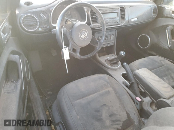 2013 Volkswagen Beetle with VIN 3VWHX7AT0DM681633, listed as a Copart auction lot 43077395 with 37,369 mi miles and Salvage title. Bid and sale history available at DreamBid. Image 8.