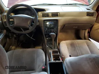 1997 Toyota Camry LE z VIN 4T1BG22K1VU033230, wystawiony jako Copart lot #52619265 z przebiegiem 301 543 mil mil oraz Szkoda całkowita • Salvage title. Historia ofert i sprzedaży dostępna na DreamBid. Obrazek 8.
