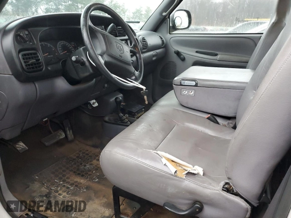 2002 Dodge 2500 z VIN 3B7KF26Z02M258382, wystawiony jako Copart lot #84318904 z przebiegiem 99 408 mil mil oraz Czysty tytuł • Clean title. Historia ofert i sprzedaży dostępna na DreamBid. Obrazek 7.
