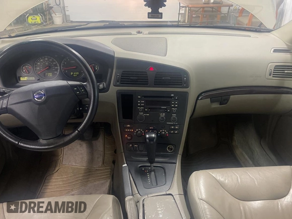 2004 Volvo S60 with VIN YV1RH59H042394920, listed as a Copart auction lot 83572644 with 131,007 mi miles and Clean Title. Bid and sale history available at carsss.com. Image 9.