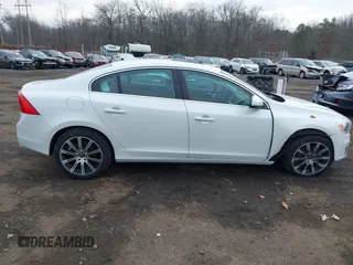 2017 Volvo S60 Inscription z VIN LYV402TK3HB196430, wystawiony jako IAAI lot #41301147 z przebiegiem 20 188 mil mil oraz . Historia ofert i sprzedaży dostępna na DreamBid. Obrazek 13.