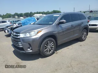 2018 Toyota Highlander SE with VIN 5TDJZRFH4JS875821, listed as a Copart auction lot 60740975 with 106,592 mi miles and Salvage title. Bid and sale history available at DreamBid. Image 1.