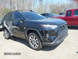 2024 Toyota RAV4 XLE Premium z VIN 2T3A1RFV9RC425493, wystawiony jako IAAI lot #41973775 z przebiegiem 15 827 mil mil oraz . Historia ofert i sprzedaży dostępna na DreamBid. Obrazek 1.