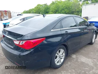 2013 Hyundai Sonata GLS z VIN 5NPEB4AC4DH635750, wystawiony jako IAAI lot #42272757 z przebiegiem 209 281 mil mil oraz . Historia ofert i sprzedaży dostępna na DreamBid. Obrazek 4.
