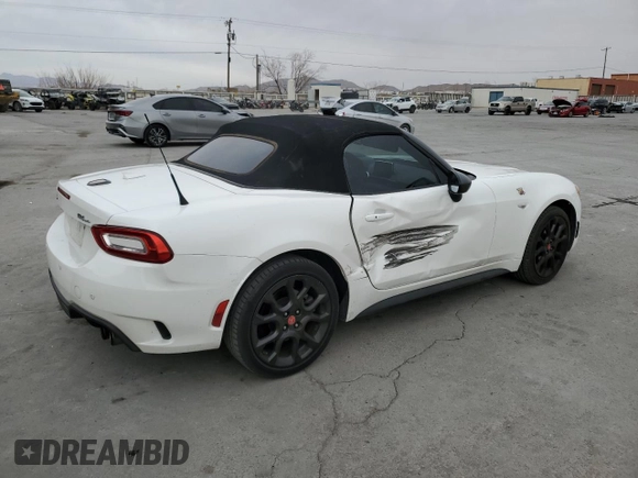 2019 FIAT 124 Spider Urbana Edition z VIN JC1NFAEK2K0142905, wystawiony jako Copart lot #87458644 z przebiegiem 33 680 mil mil oraz Szkoda całkowita • Salvage title. Historia ofert i sprzedaży dostępna na DreamBid. Obrazek 3.