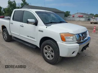 2009 Nissan Titan SE z VIN 1N6AA07C09N312561, wystawiony jako IAAI lot #42754313 z przebiegiem 274 111 mil mil oraz . Historia ofert i sprzedaży dostępna na DreamBid. Obrazek 1.