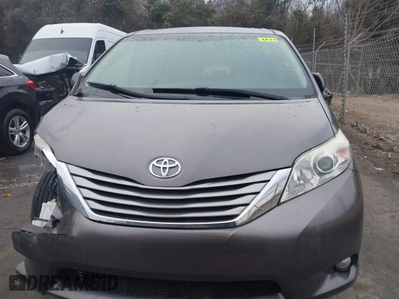 2017 Toyota Sienna XLE Auto Access Seat with VIN 5TDYZ3DC9HS818821, listed as a IAAI auction lot 41505304 with 74,295 mi miles. Bid and sale history available at carsss.com. Image 12.