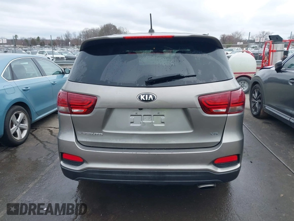 2019 Kia Sorento S V6 with VIN 5XYPGDA53KG482987, listed as a IAAI auction lot 41519965 with 95,708 mi miles. Bid and sale history available at carsss.com. Image 17.