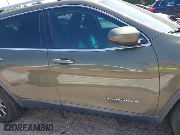 2019 Jeep Cherokee Latitude with VIN 1C4PJLCB9KD109451, listed as a IAAI auction lot 39941419 with 131,236 mi miles. Bid and sale history available at carsss.com. Image 13.