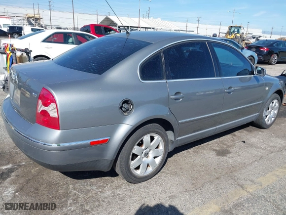 2003 Volkswagen Passat GLX with VIN WVWRH63B73P189189, listed as a IAAI auction lot 41695418 with 135,023 mi miles. Bid and sale history available at carsss.com. Image 4.