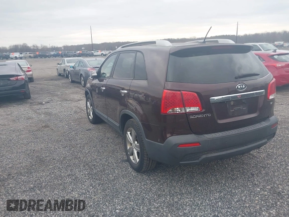 2013 Kia Sorento EX with VIN 5XYKU3A66DG396551, listed as a IAAI auction lot 41913927 with 136,685 mi miles. Bid and sale history available at carsss.com. Image 3.