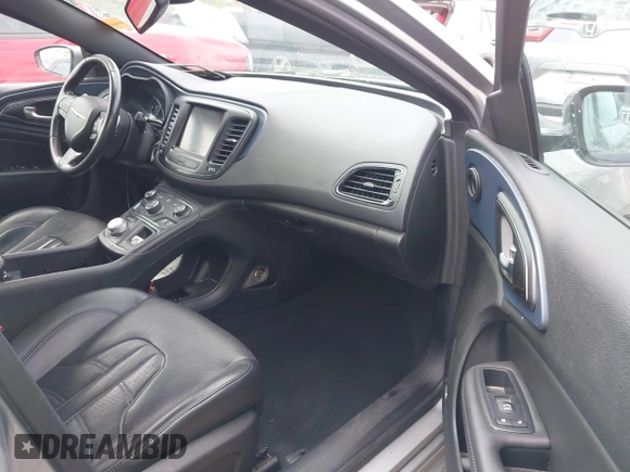 2015 Chrysler 200 S z VIN 1C3CCCBG1FN735571, wystawiony jako IAAI lot #42231495 z przebiegiem 95 423 mil mil oraz . Historia ofert i sprzedaży dostępna na DreamBid. Obrazek 5.