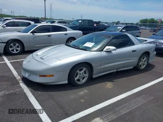 1997 Pontiac Firebird Formula z VIN 2G2FV22P2V2203449, wystawiony jako IAAI lot #42506447 z przebiegiem 178 551 mil mil oraz . Historia ofert i sprzedaży dostępna na DreamBid. Obrazek 2.