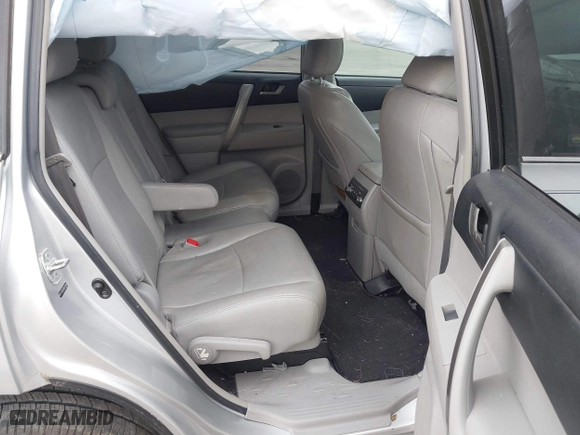 2013 Toyota Highlander with VIN 5TDZK3EH0DS111944, listed as a IAAI auction lot 41399844 with 54,696 mi miles. Bid and sale history available at carsss.com. Image 8.
