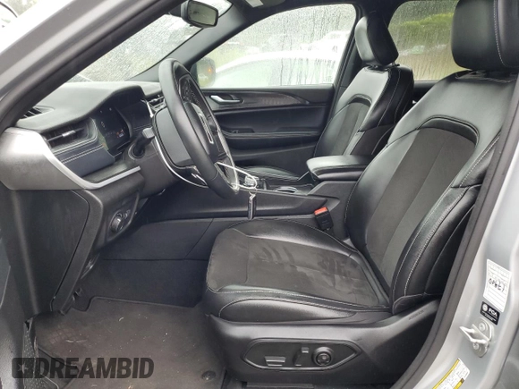 2024 Jeep Grand Cherokee Altitude with VIN 1C4RJHAG2RC108680, listed as a Copart auction lot 62845525 with 31,633 mi miles and Clean title. Bid and sale history available at DreamBid. Image 7.