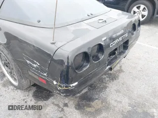 1992 Chevrolet Corvette z VIN 1G1YY23P8N5110765, wystawiony jako IAAI lot #42034616 z przebiegiem Nie podano mil oraz . Historia ofert i sprzedaży dostępna na DreamBid. Obrazek 11.