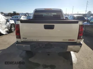 2010 GMC Sierra 1500 SLT z VIN 3GTRCWE08AG287062, wystawiony jako Copart lot #45991885 z przebiegiem 310 055 mil mil oraz Szkody całkowita. Historia ofert i sprzedaży dostępna na DreamBid. Obrazek 6.